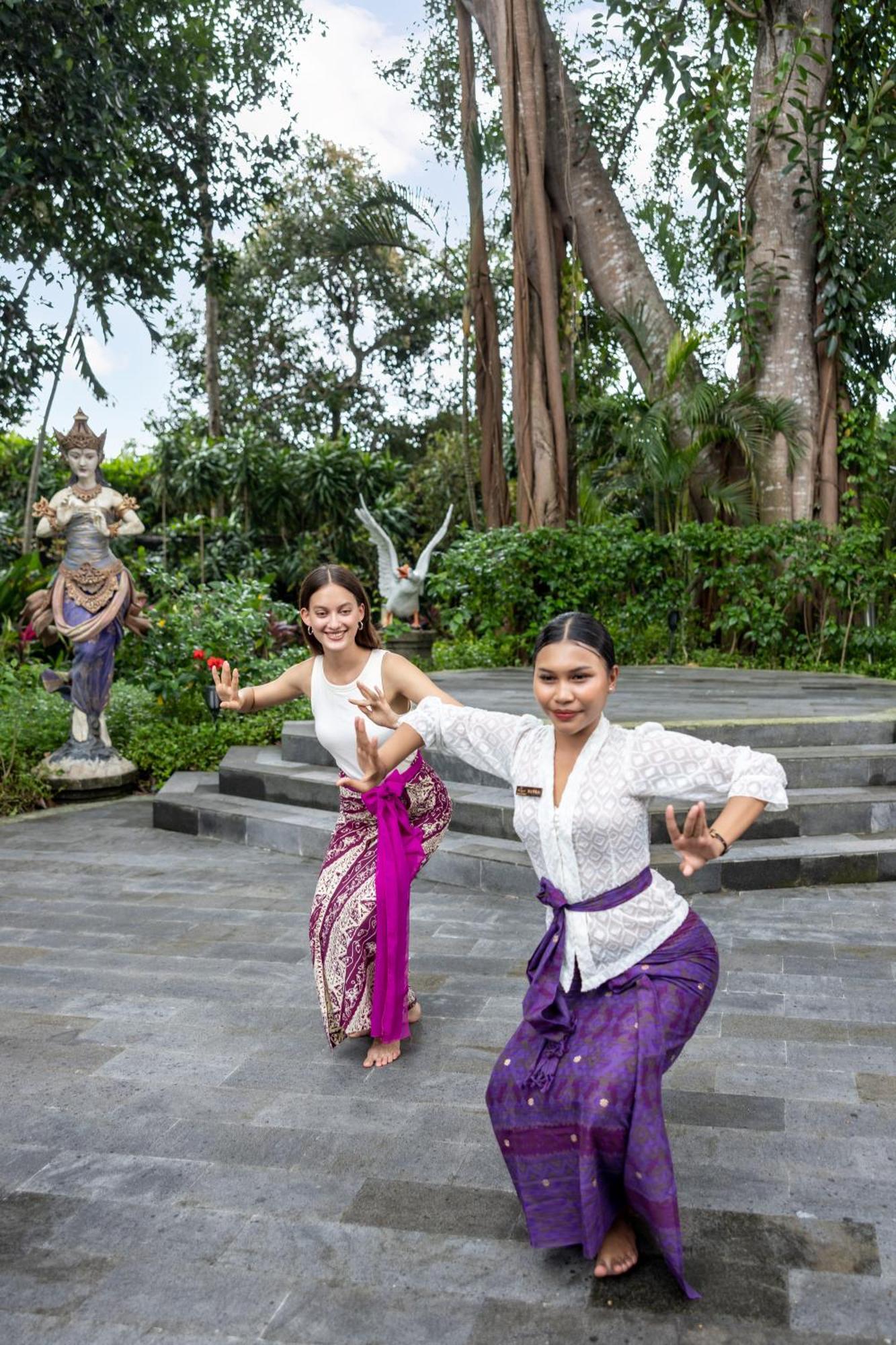 Swan Paradise A Pramana Experience กีอันยาร์ ภายนอก รูปภาพ